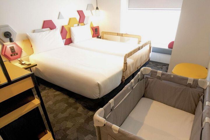 Room 21 of 49