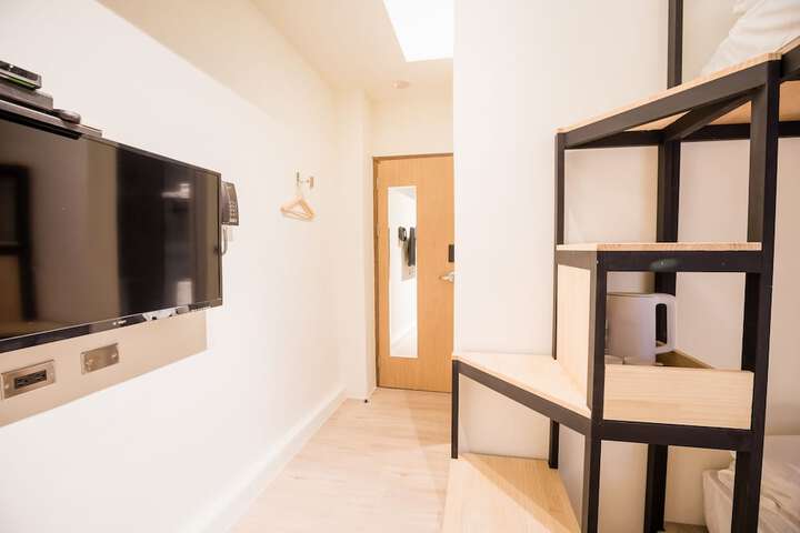 Room 17 of 34