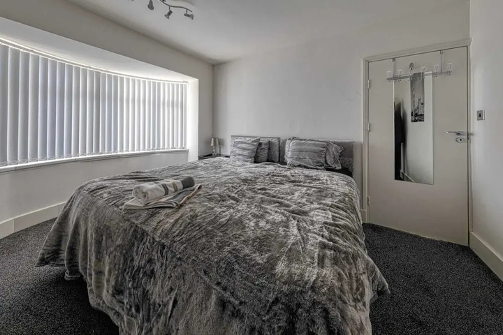 Room 2 of 16
