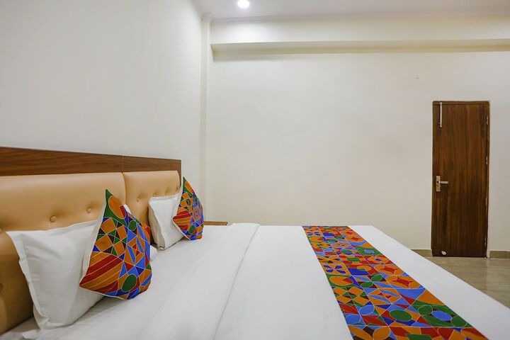 Room 18 of 30