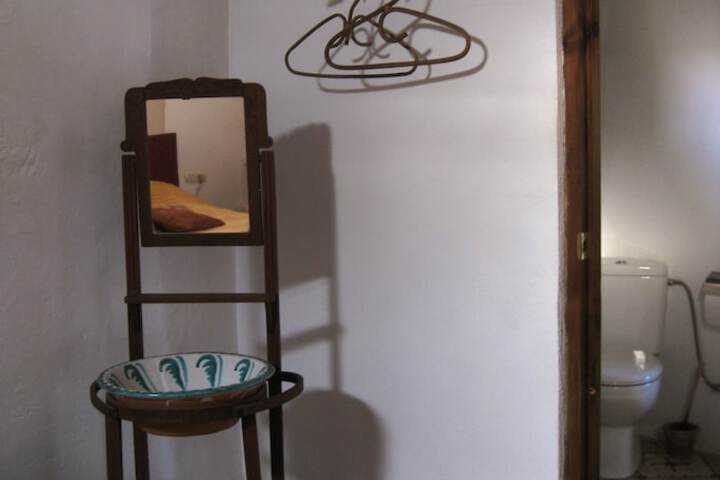 Room 17 of 27