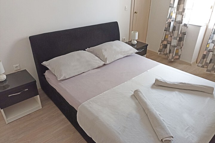 Room 12 of 117