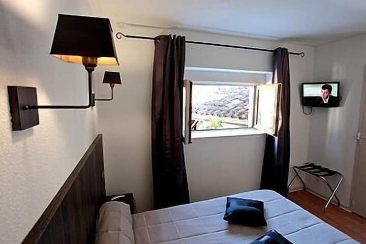 Room 4 of 34
