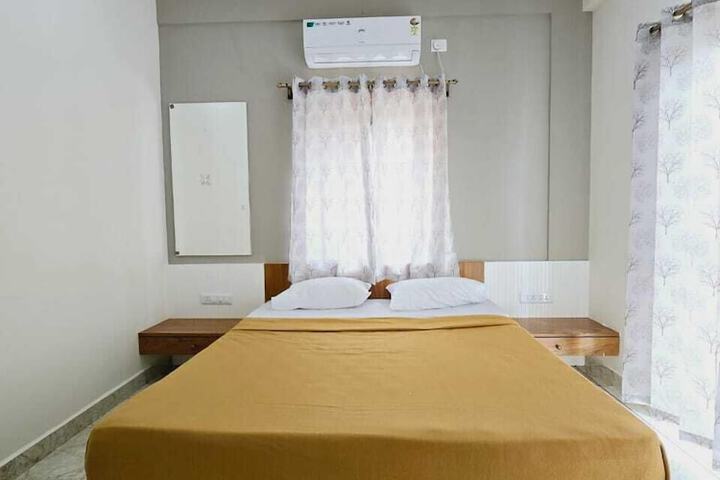 Room 2 of 36