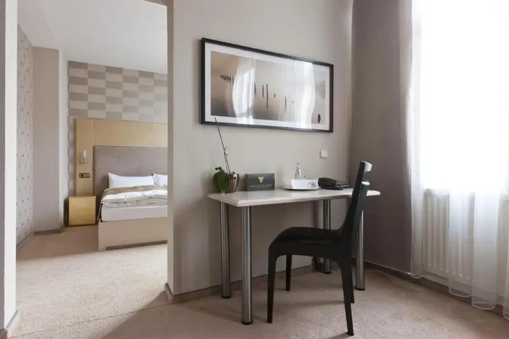 Room 5 of 11