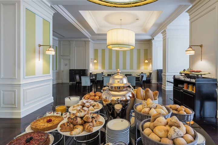 Breakfast/Coffee Service 61 of 100