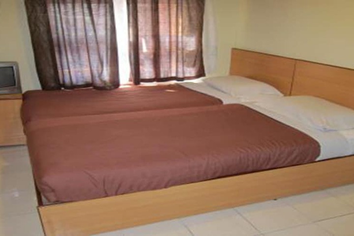 Room 10 of 16