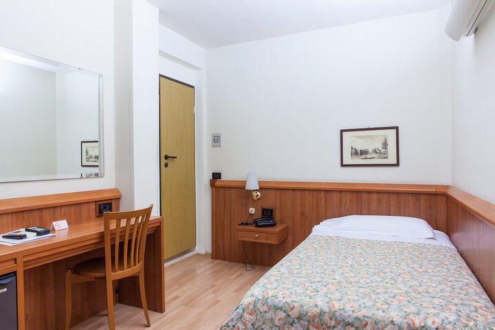 Room 7 of 36