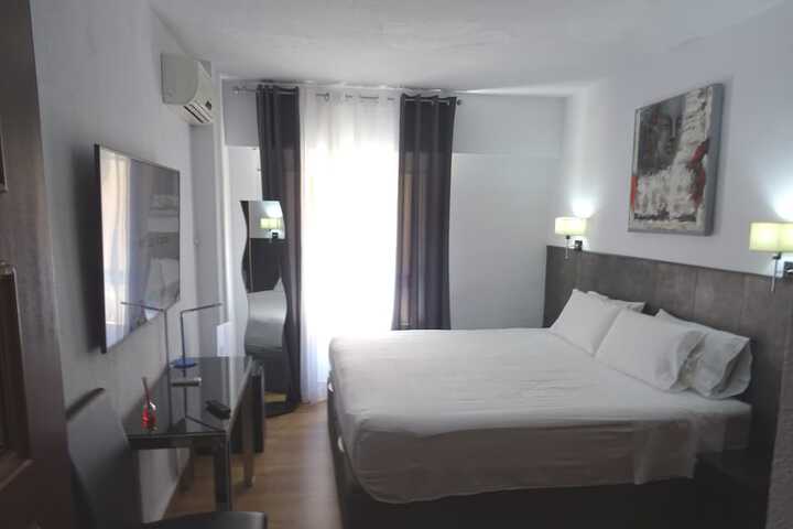 Room 7 of 32