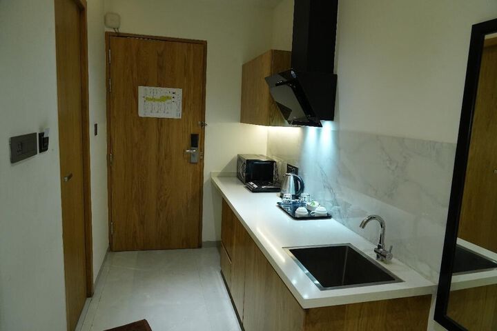 Room 19 of 37