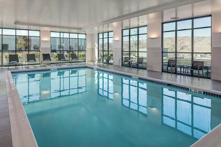 Swimming pool at Courtyard by Marriott Lewiston