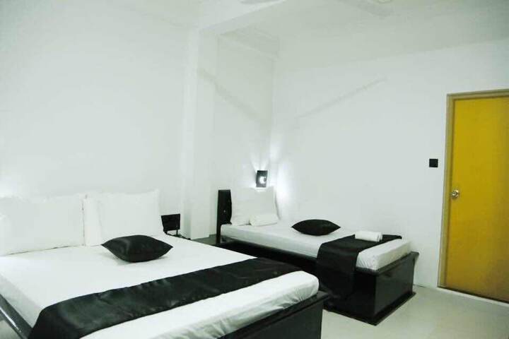 Room 4 of 94