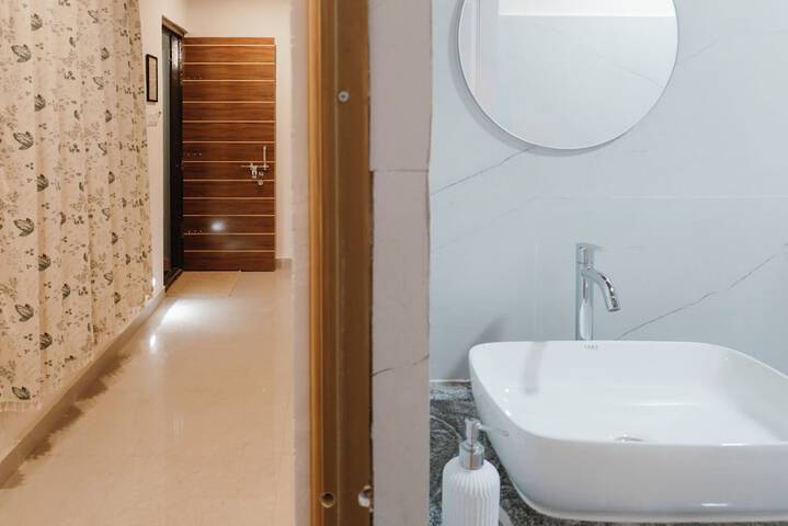 Room 20 of 33