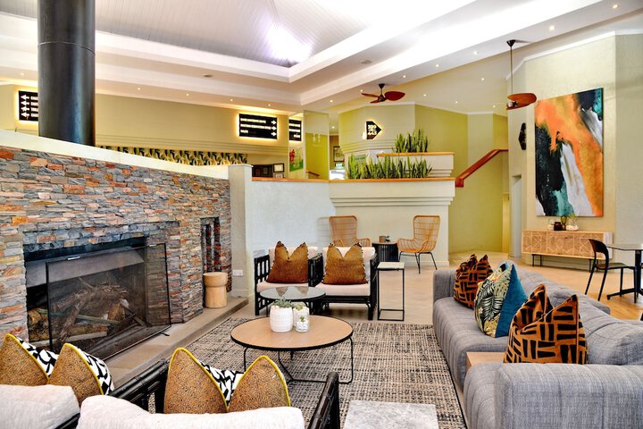 Entrance & Lobby