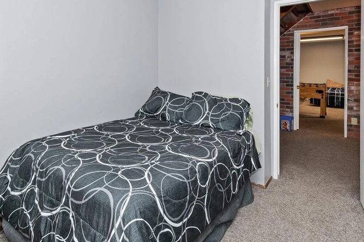 Room 5 of 17