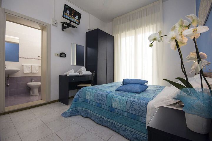 Room 13 of 34