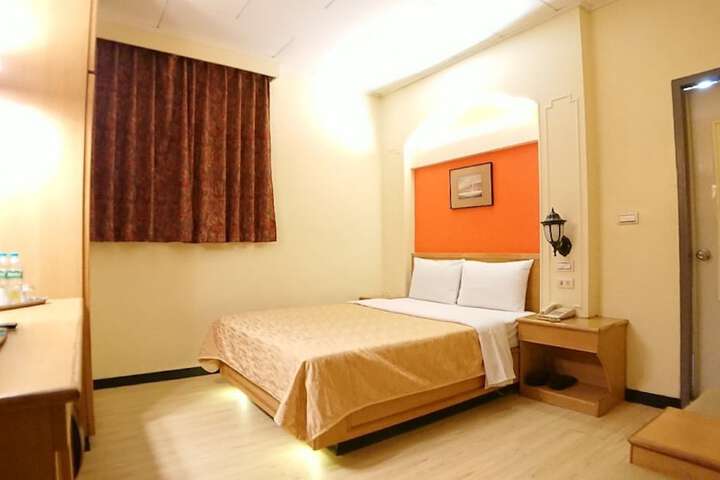 Room 3 of 33