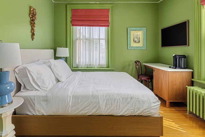 Room 9 of 22