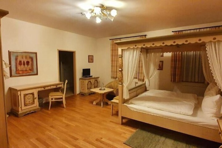 Room 5 of 52