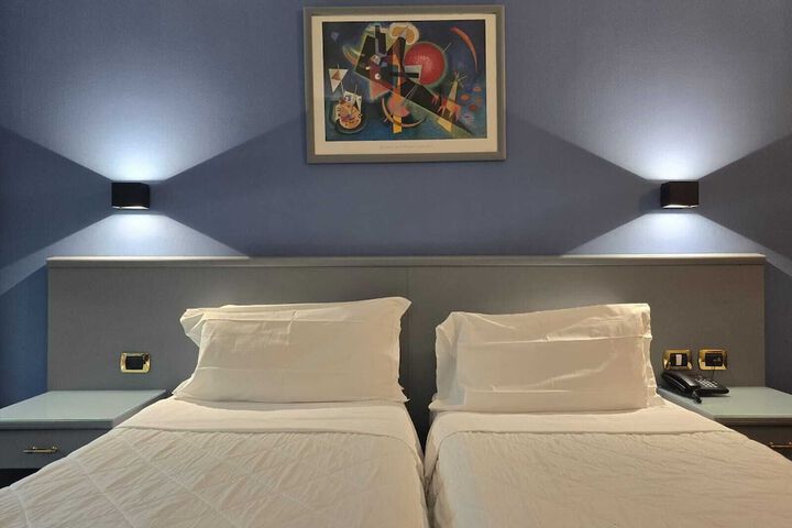 Room 33 of 62