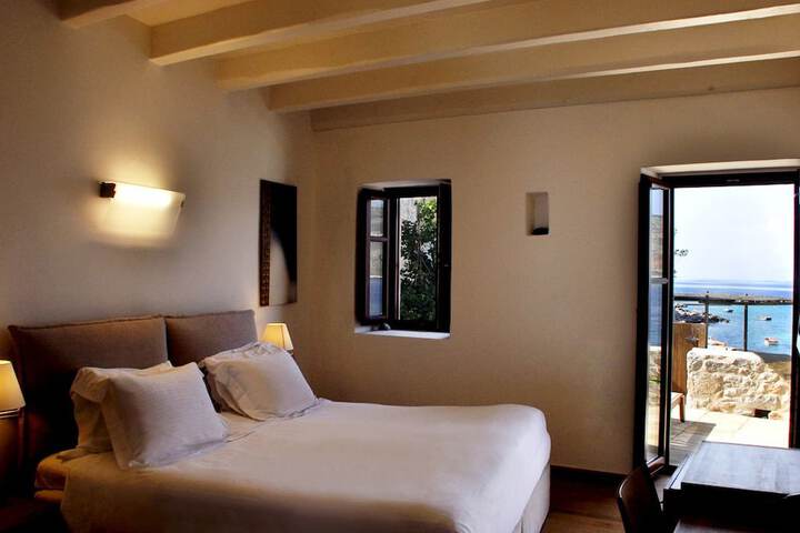 Room 4 of 60