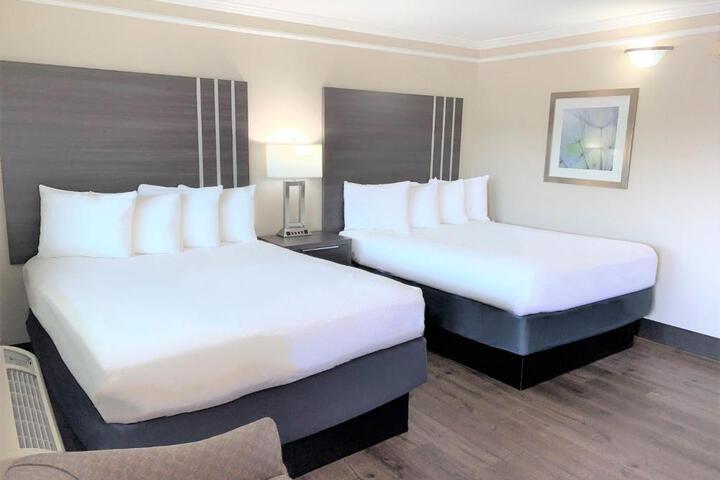 2 Queen Beds (3 of 6)