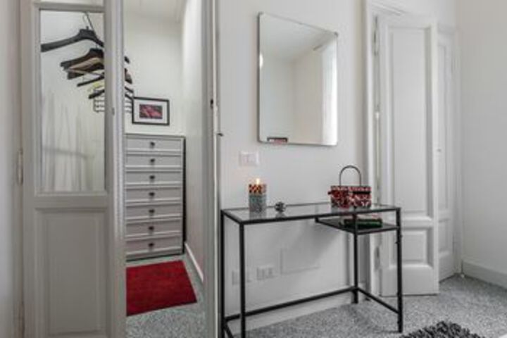 Room 32 of 38