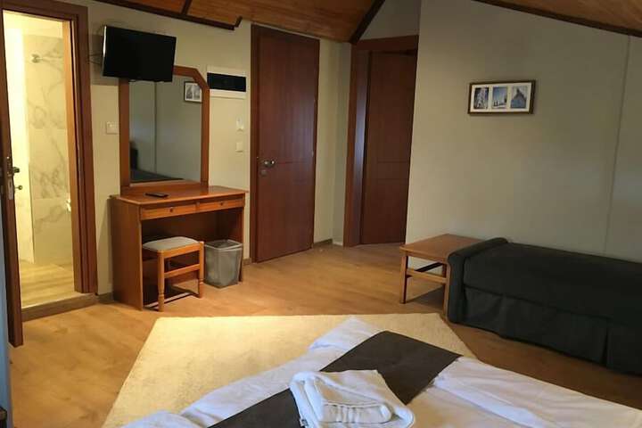 Room 7 of 32