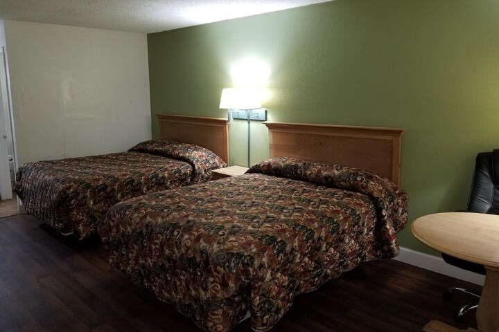 2 Queen Beds (9 of 13)