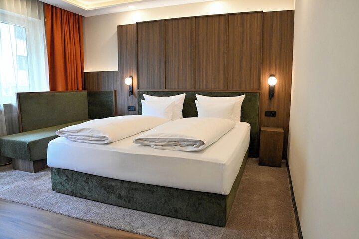 Room 25 of 83