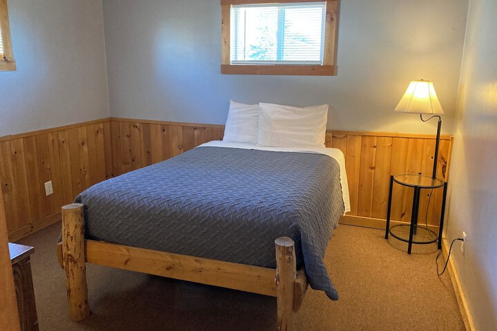 Room 9 of 32