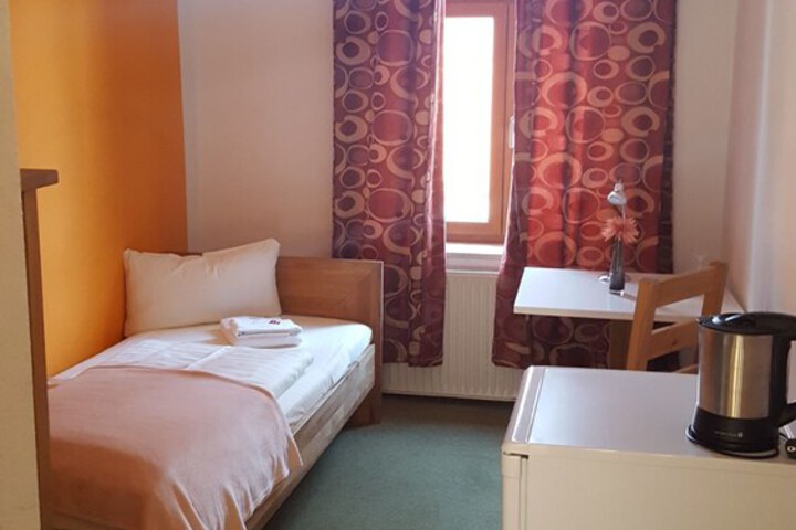 Room 6 of 60