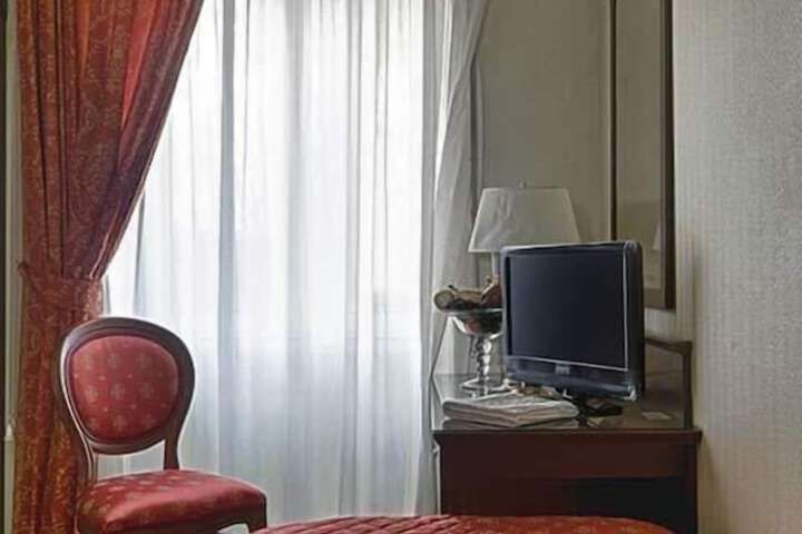 Room 19 of 77