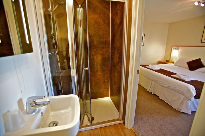 Room 62 of 82