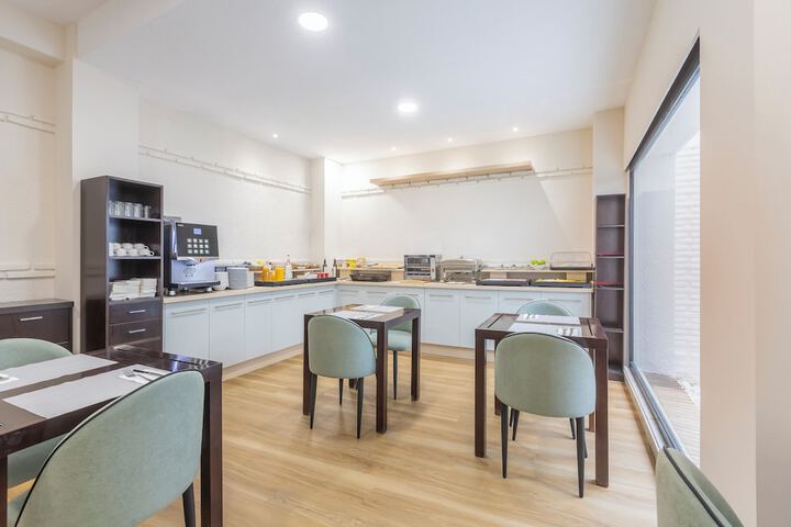 Breakfast area