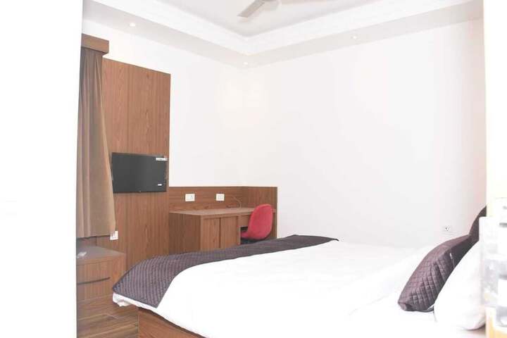 Room 2 of 7