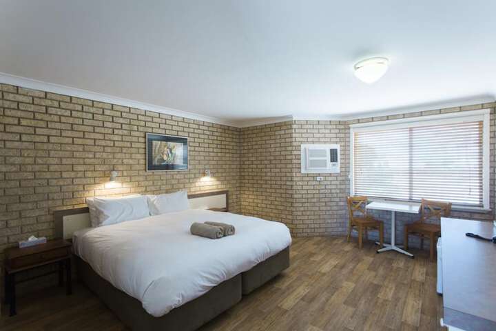 Room 18 of 83