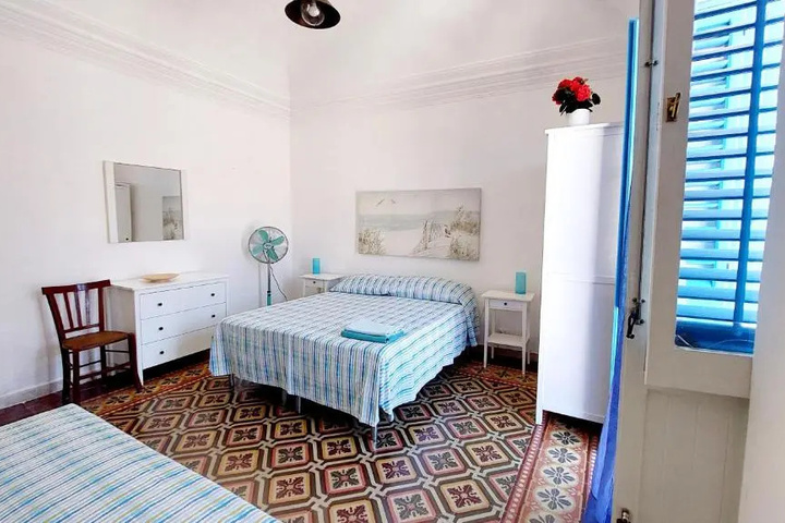Room 4 of 15