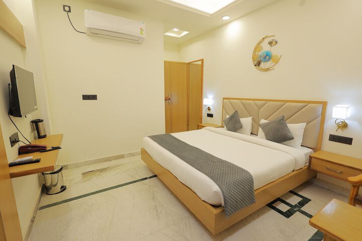 Room 7 of 63