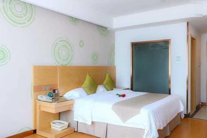 Room 14 of 38