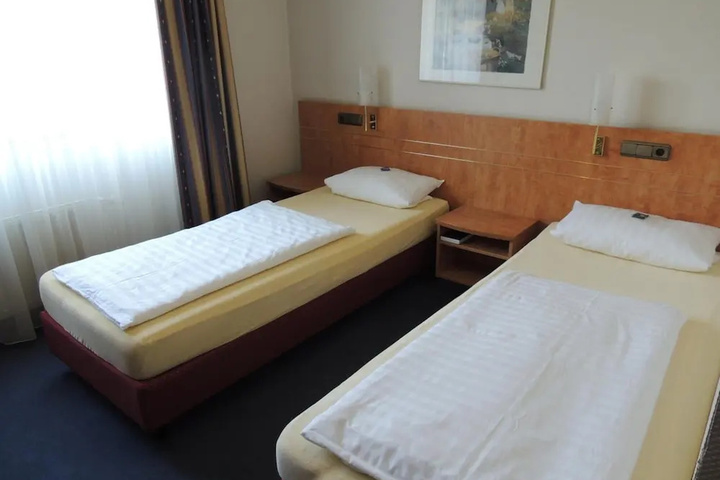 Room 4 of 24