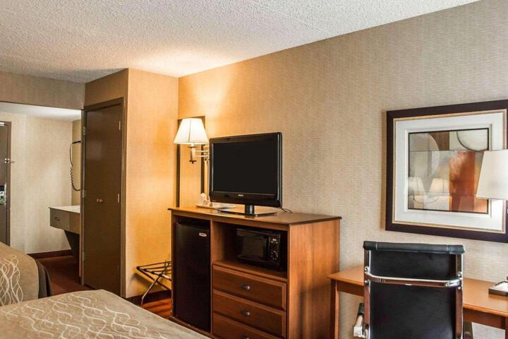 2 Queen Beds (3 of 4)