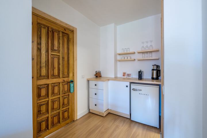 Room 8 of 32