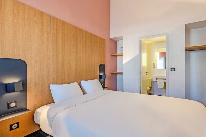 Room 8 of 24