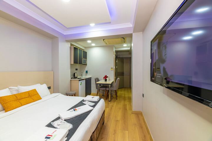 Room 11 of 81