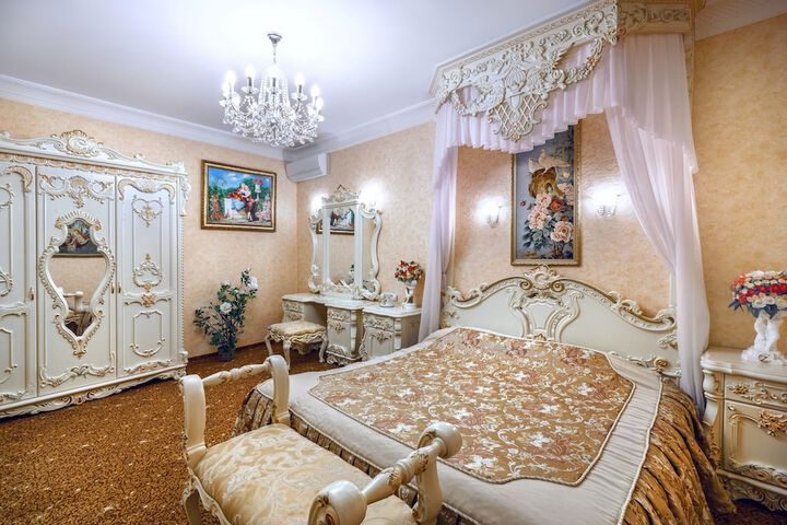 Room 8 of 66