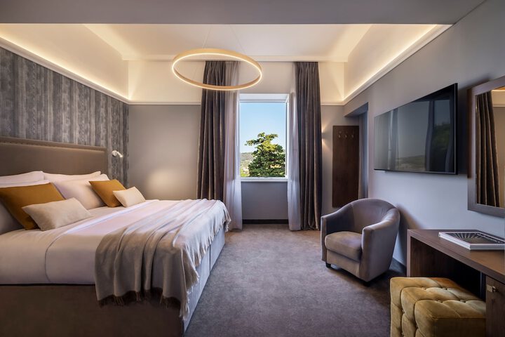 Room 14 of 75