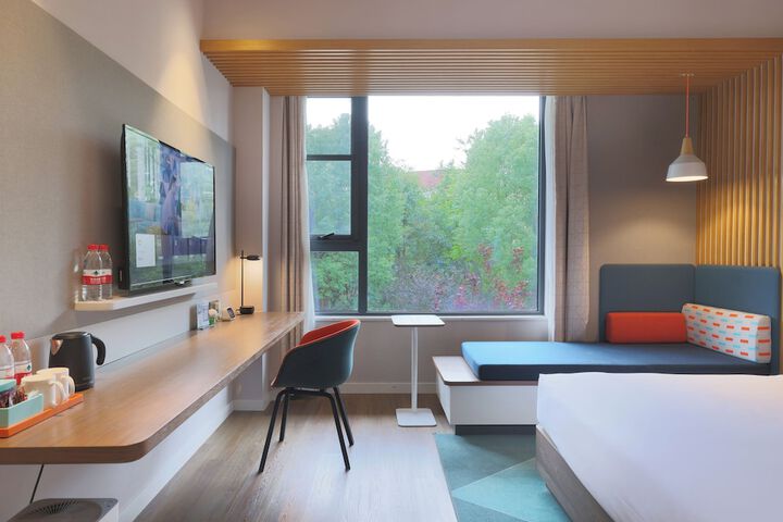 Room 30 of 68