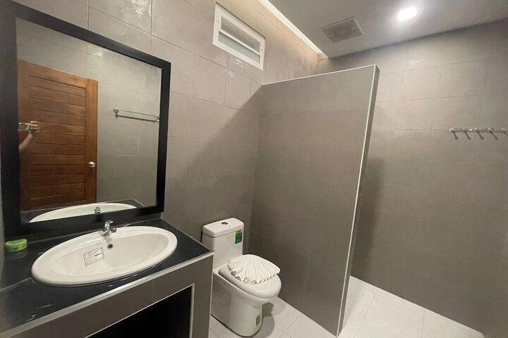 Room 8 of 12