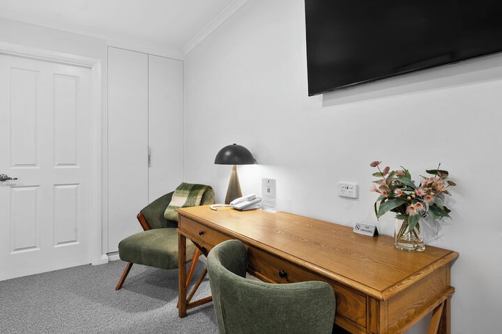 Room 13 of 38